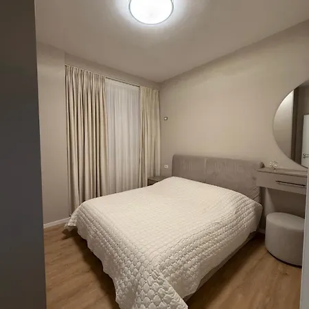 Petalier Lejlighed Tirana